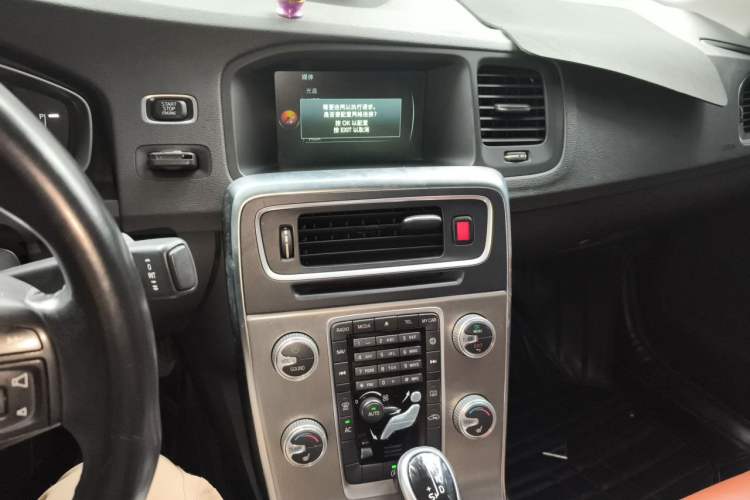 Used Volvo S60 2015 S60L 2.0T Zhiyuan Edition Audio And AC Panel