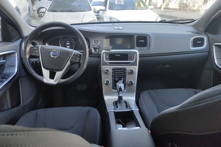 Used Volvo S60 2015 S60L 2.0T Smart Drive Edition Center Console