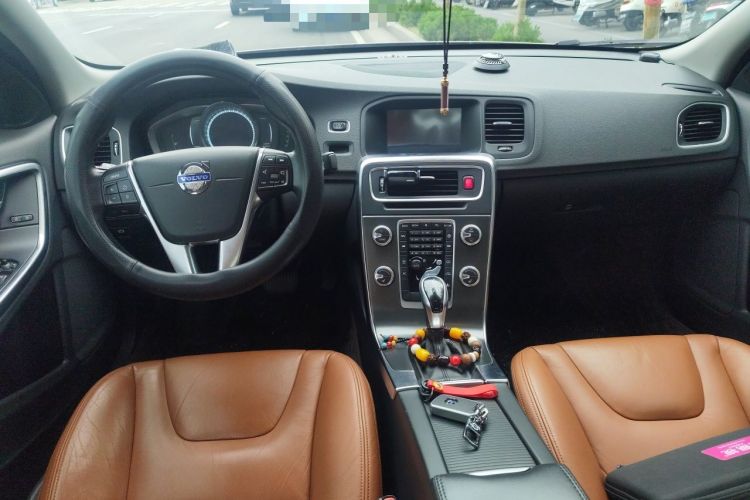 Used Volvo S60 2015 S60L T5 Intelligent Drive Edition Center Console