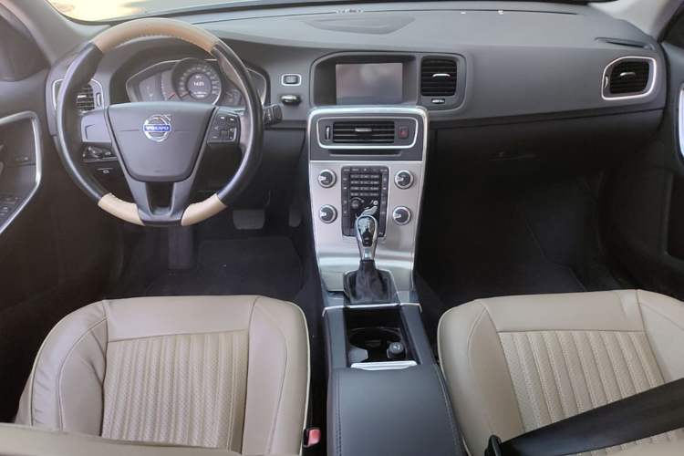 Used Volvo S60 2015 S60L 2.0T Smart Drive Edition Center Console