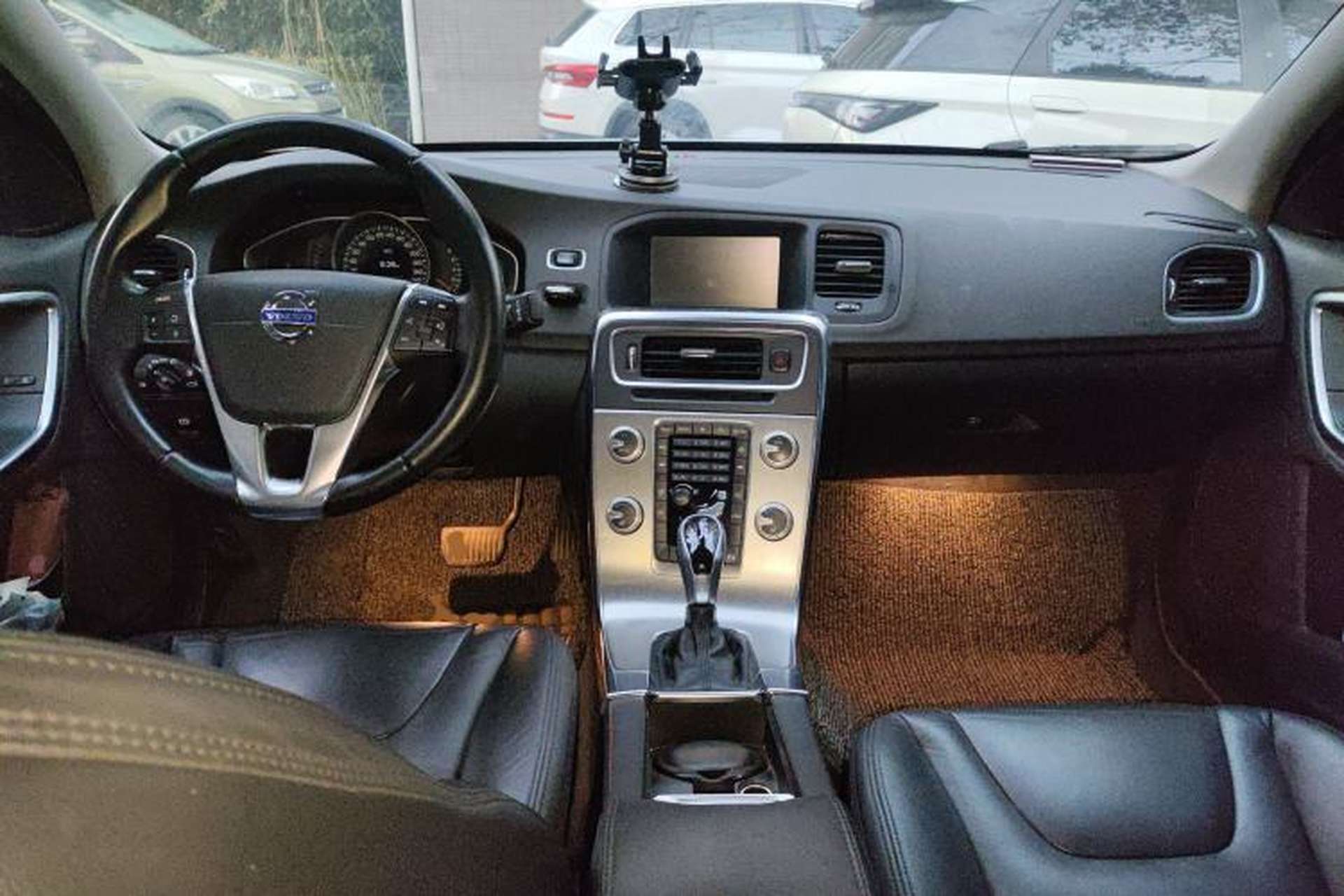 Used Volvo S60 2015 S60L 2.0T Zhiyuan Edition Center Console