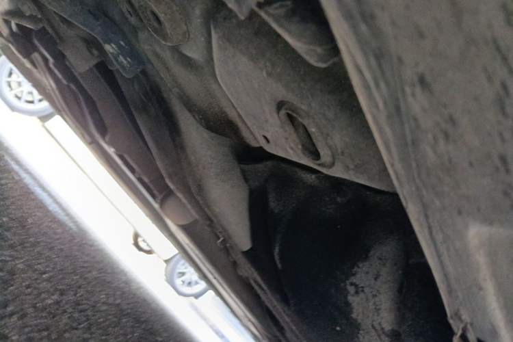 Used Volvo S60 2015 S60L 2.0T Zhiyuan Edition Chassis Front Left