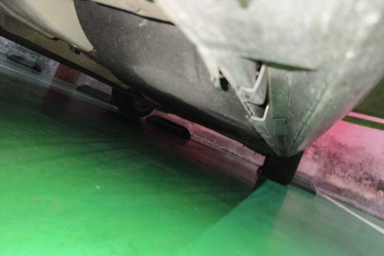 Used Volvo S60 2015 S60L 2.0T Zhiyuan Edition Chassis Front Left