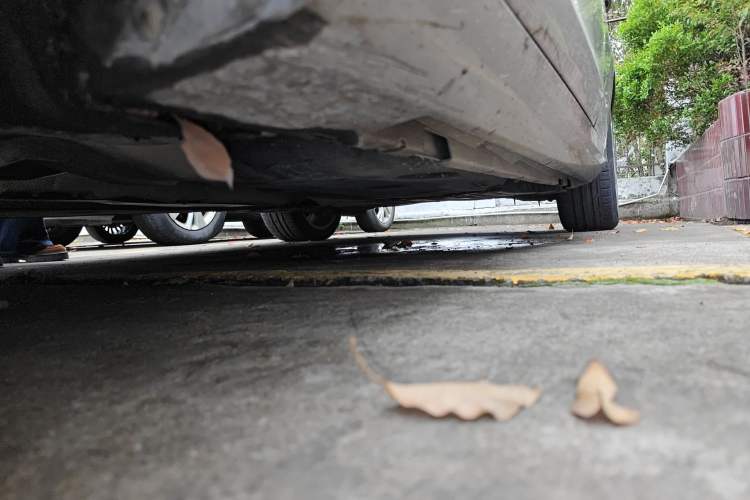 Used Volvo S60 2015 S60L 2.0T Zhiyuan Edition Chassis Front Left