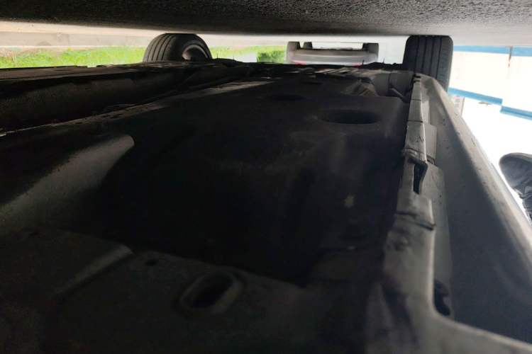 Used Volvo S60 2015 S60L 2.0T Zhiyuan Edition Chassis Front Right