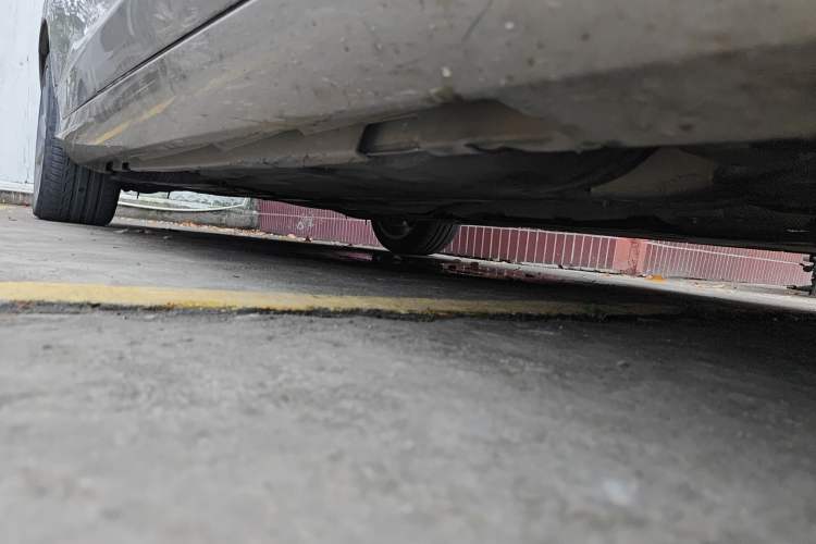 Used Volvo S60 2015 S60L 2.0T Zhiyuan Edition Chassis Front Right