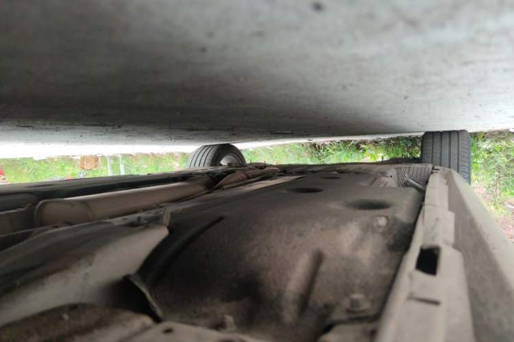 Used Volvo S60 2015 S60L 2.0T Zhiyuan Edition Chassis Front Right