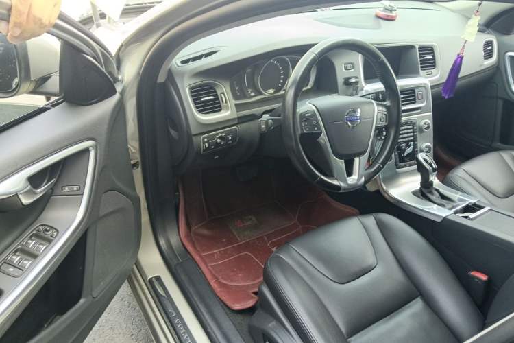 Used Volvo S60 2015 S60L 2.0T Zhiyuan Edition Driver Seat