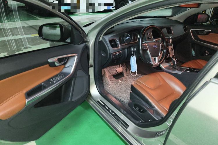 Used Volvo S60 2015 S60L 2.0T Zhiyuan Edition Driver Seat
