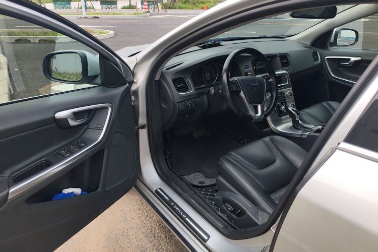 Used Volvo S60 2015 S60L 2.0T Zhiyuan Edition Driver Seat