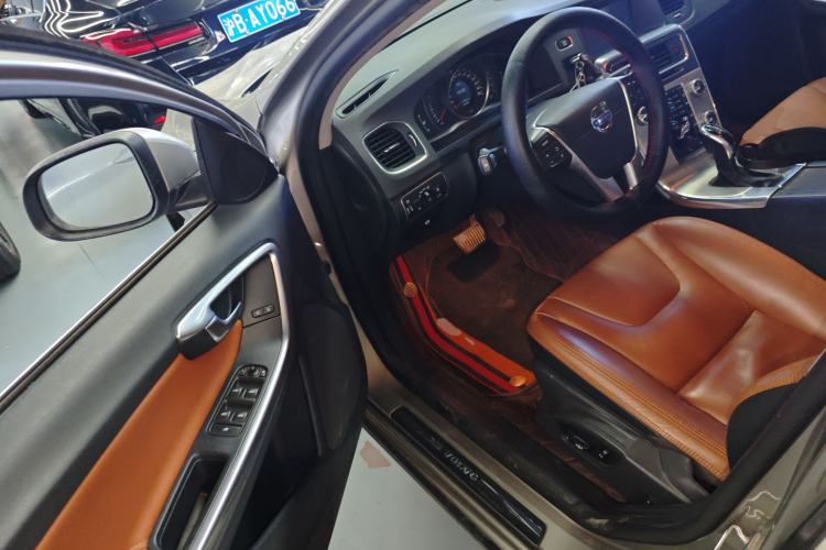 Used Volvo S60 2015 S60L 2.0T Zhiyuan Edition Driver Seat