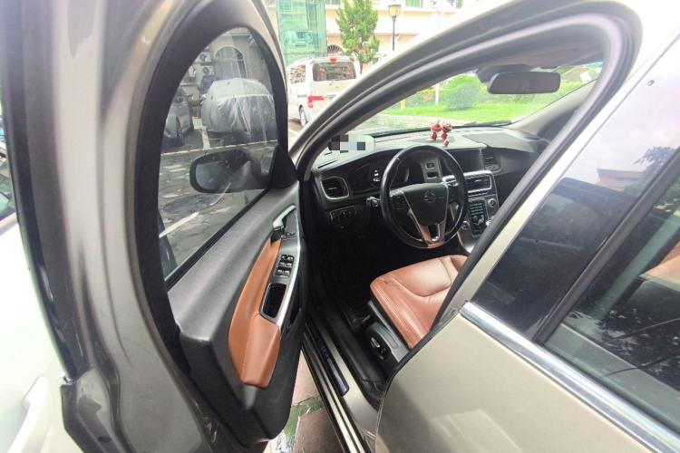 Used Volvo S60 2015 S60L 2.0T Zhiyuan Edition Driver Seat