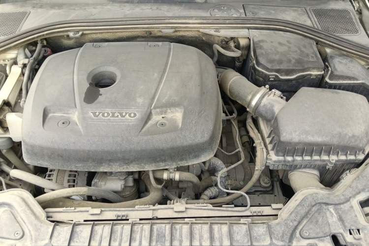 Used Volvo S60 2015 S60L 2.0T Zhiyuan Edition Engine Bay