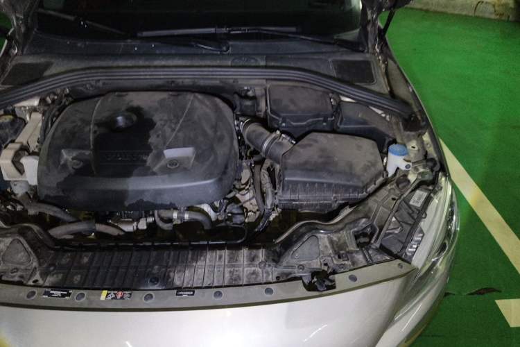 Used Volvo S60 2015 S60L 2.0T Zhiyuan Edition Engine Bay Left
