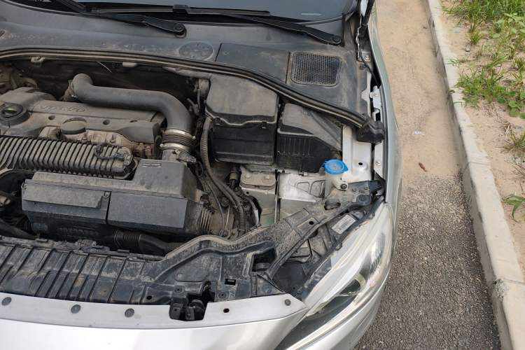 Used Volvo S60 2015 S60L 2.0T Zhiyuan Edition Engine Bay Left