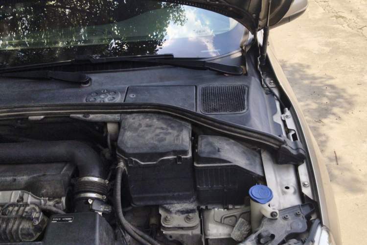 Used Volvo S60 2015 S60L 2.0T Zhiyuan Edition Engine Bay Left