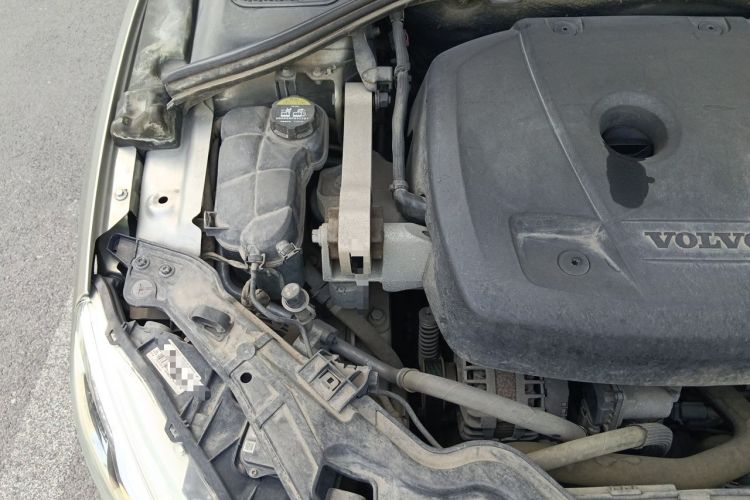 Used Volvo S60 2015 S60L 2.0T Zhiyuan Edition Engine Bay Right