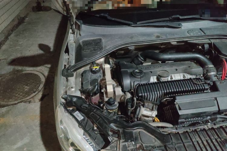 Used Volvo S60 2015 S60L 2.0T Zhiyuan Edition Engine Bay Right