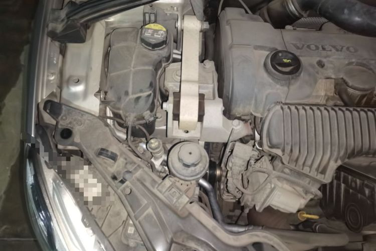 Used Volvo S60 2015 S60L 2.0T Zhiyuan Edition Engine Bay Right
