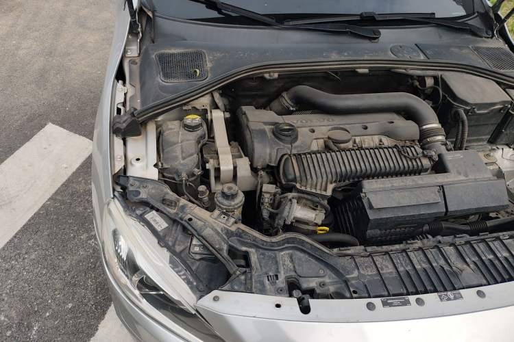 Used Volvo S60 2015 S60L 2.0T Zhiyuan Edition Engine Bay Right