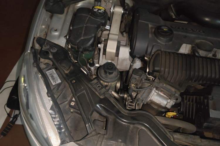 Used Volvo S60 2015 S60L 2.0T Zhiyuan Edition Engine Bay Right