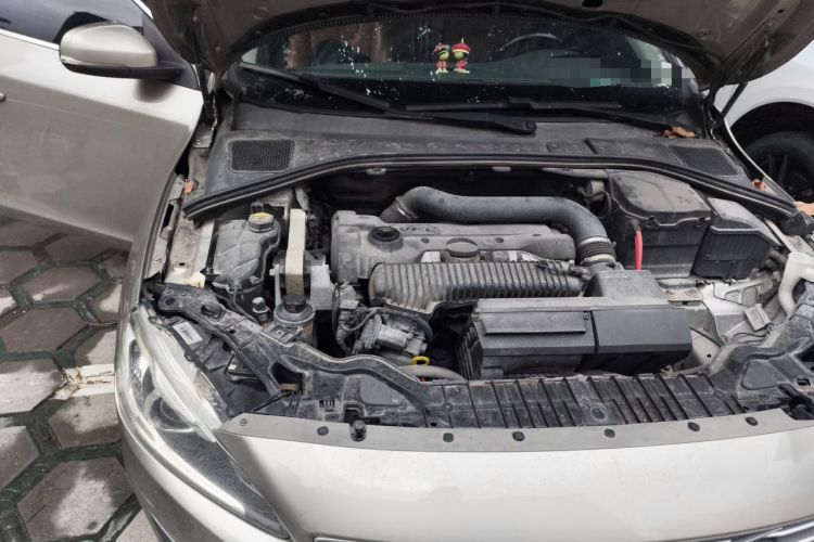 Used Volvo S60 2015 S60L 2.0T Zhiyuan Edition Engine Bay Right