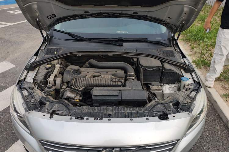 Used Volvo S60 2015 S60L 2.0T Zhiyuan Edition Engine Bay
