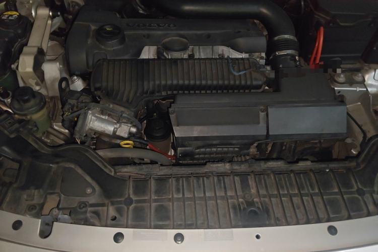 Used Volvo S60 2015 S60L 2.0T Zhiyuan Edition Engine Bay