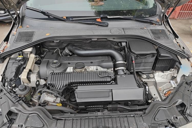 Used Volvo S60 2015 S60L 2.0T Zhiyuan Edition Engine Bay