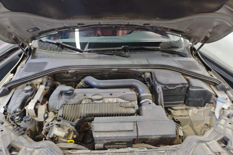 Used Volvo S60 2015 S60L 2.0T Zhiyuan Edition Engine Bay