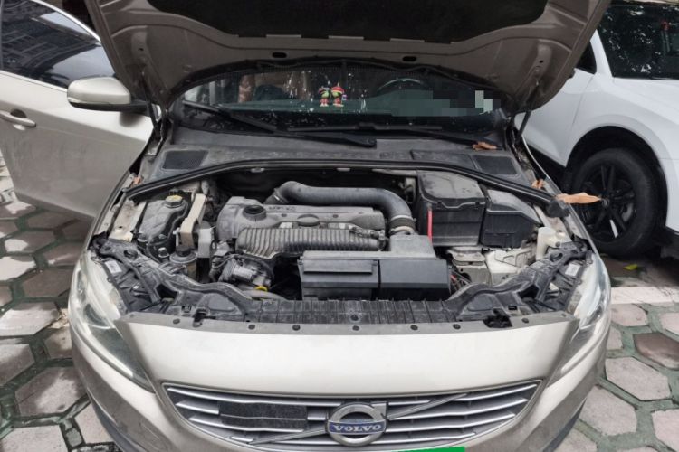 Used Volvo S60 2015 S60L 2.0T Zhiyuan Edition Engine Bay