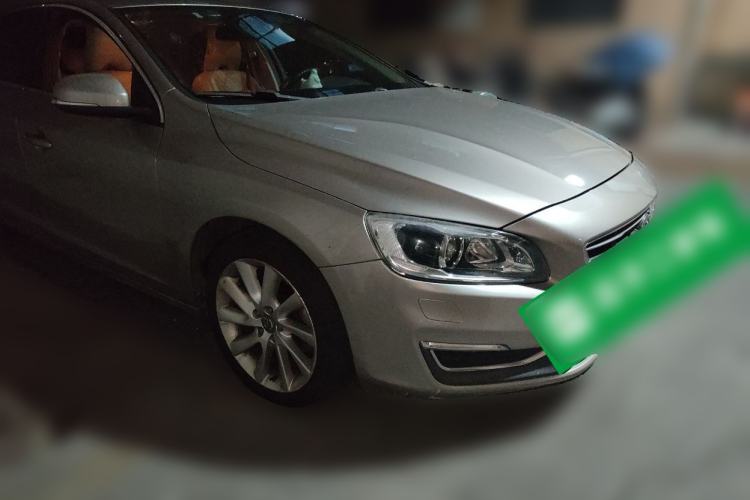 Used Volvo S60 2015 S60L 2.0T Zhiyuan Edition Front Right 45 Deg