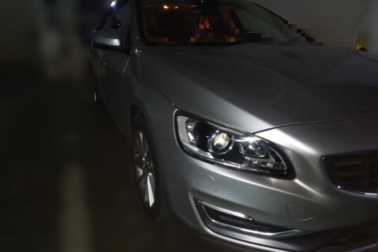 Used Volvo S60 2015 S60L 2.0T Zhiyuan Edition Front Right 45 Deg