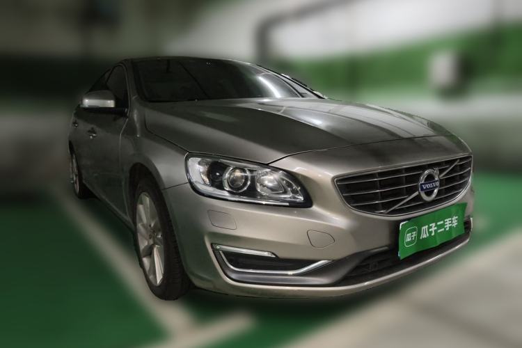 Used Volvo S60 2015 S60L 2.0T Zhiyuan Edition Front Right 45 Deg