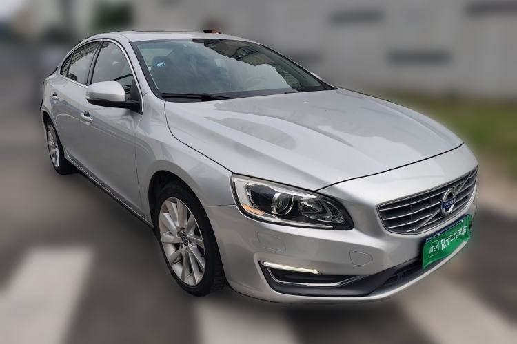 Used Volvo S60 2015 S60L 2.0T Zhiyuan Edition Front Right 45 Deg
