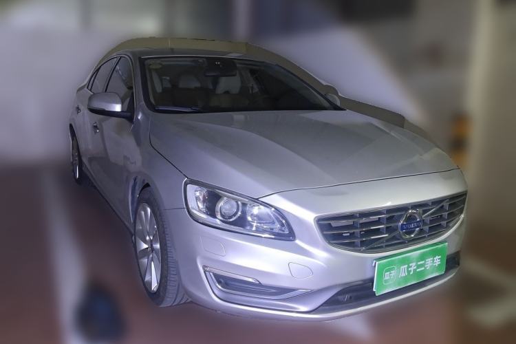 Used Volvo S60 2015 S60L 2.0T Zhiyuan Edition Front Right 45 Deg