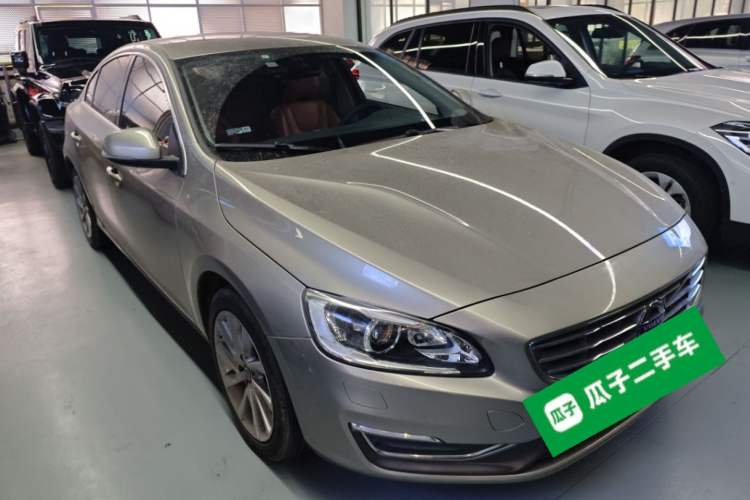 Used Volvo S60 2015 S60L 2.0T Zhiyuan Edition Front Right 45 Deg