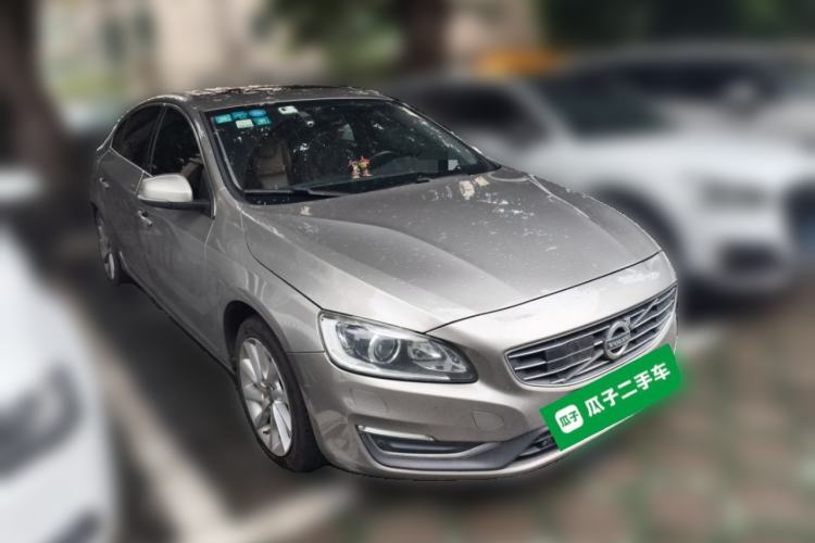 Used Volvo S60 2015 S60L 2.0T Zhiyuan Edition Front Right 45 Deg