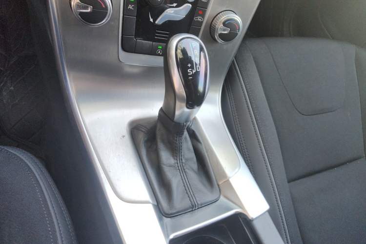 Used Volvo S60 2015 S60L 2.0T Smart Drive Edition Gear Lever