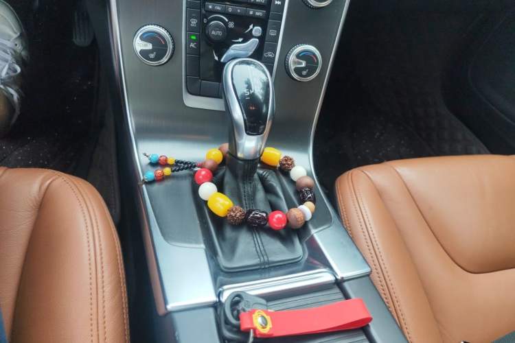Used Volvo S60 2015 S60L T5 Intelligent Drive Edition Gear Lever