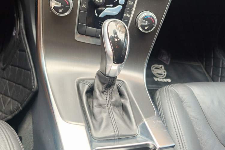 Used Volvo S60 2015 S60L T5 Intelligent Drive Edition Gear Lever