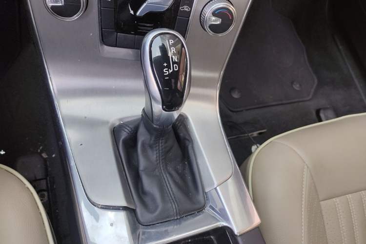 Used Volvo S60 2015 S60L 2.0T Smart Drive Edition Gear Lever
