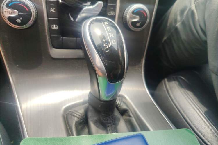 Used Volvo S60 2015 S60L T5 Intelligent Drive Edition Gear Lever
