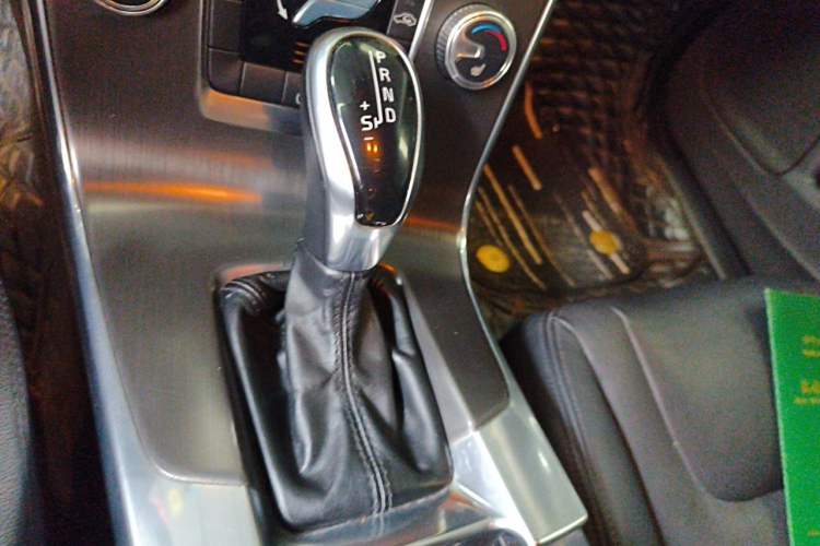 Used Volvo S60 2015 S60L T5 Intelligent Drive Edition Gear Lever