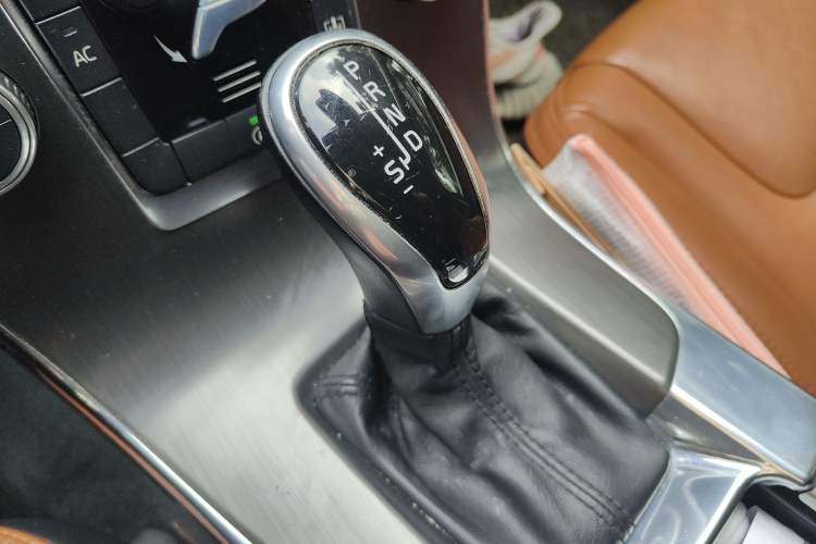 Used Volvo S60 2015 S60L T5 Intelligent Drive Edition Gear Lever