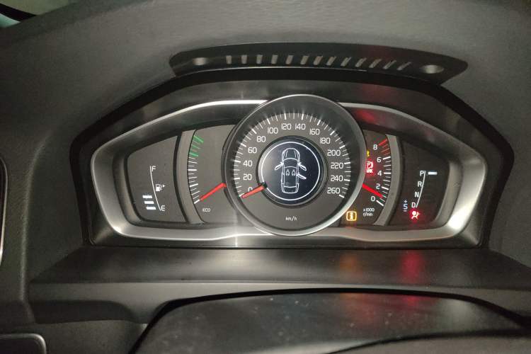 Used Volvo S60 2015 S60L 2.0T Zhiyuan Edition Instrument Cluster