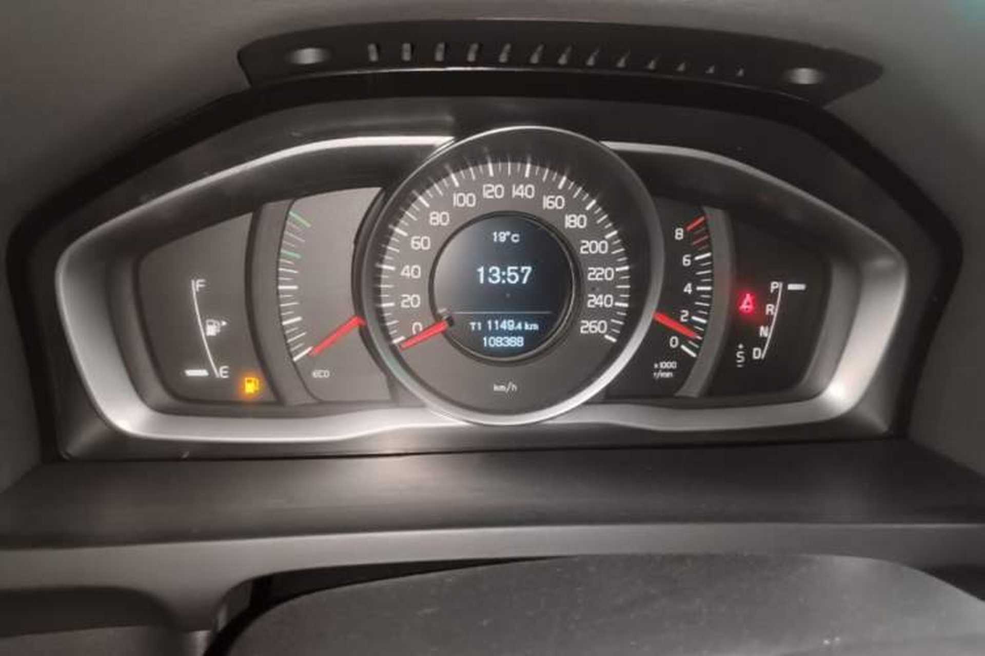 Used Volvo S60 2015 S60L 2.0T Zhiyuan Edition Instrument Cluster