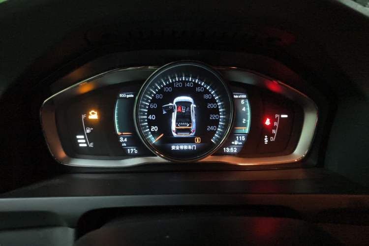 Used Volvo S60 2015 S60L 2.0T Zhiyuan Edition Instrument Cluster