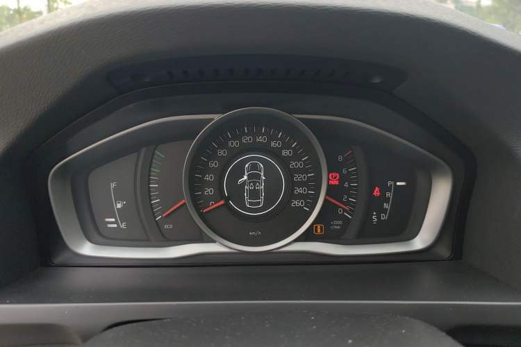 Used Volvo S60 2015 S60L 2.0T Zhiyuan Edition Instrument Cluster
