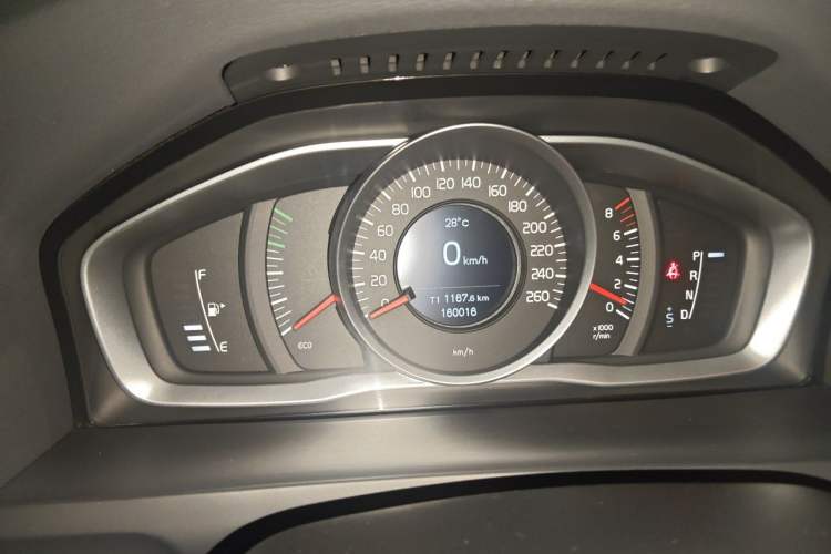Used Volvo S60 2015 S60L 2.0T Zhiyuan Edition Instrument Cluster